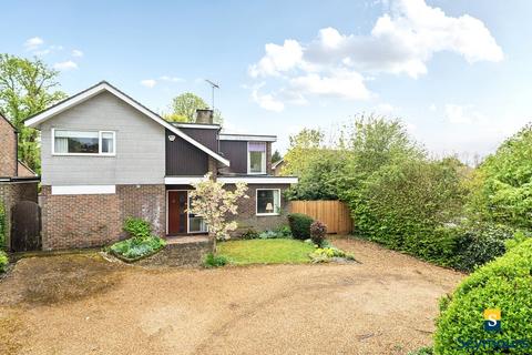 4 bed property, in Guildford, £725,000