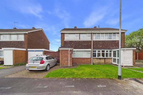 3 bed property, in Shrewsbury Road, £205,000