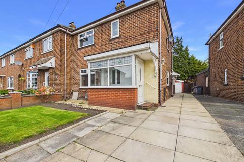 2 bed property, in Lea Crescent, £187,500
