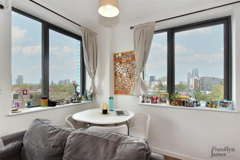1 bed property, in 50 Hammersley Road, £275,000