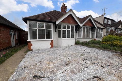 2 bed property, in Reedway, £250,000