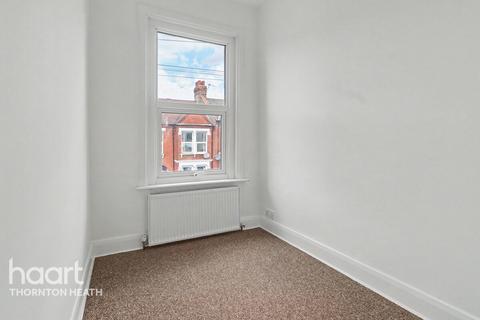 2 bed property, in Mersham Road, £370,000