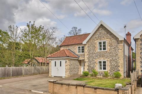 4 bed property, in Manor Road, £465,000
