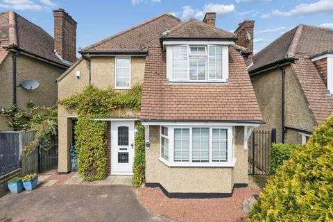 4 bed property, in Ashford Road, £850,000