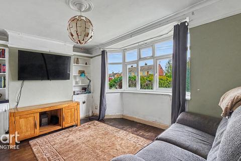 2 bed property, in Long Road, £300,000