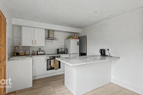 2 bed property, in Long Road, £300,000