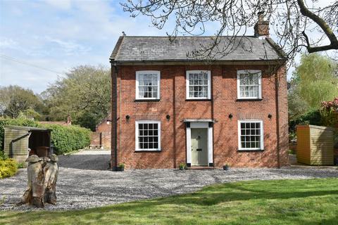 4 bed property, in Ash House, £675,000