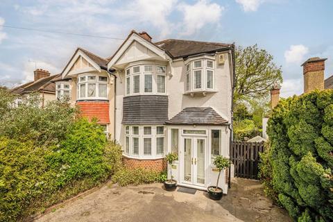 3 bed property, in Elmbridge Avenue, £749,950