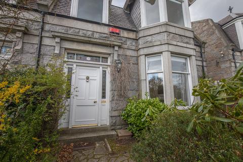3 bed property, in Richmondhill Road, £445,000