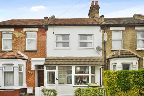 3 bed property, in Kempton Road, £525,000