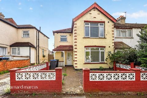 3 bed property, in Thornton Road, £400,000