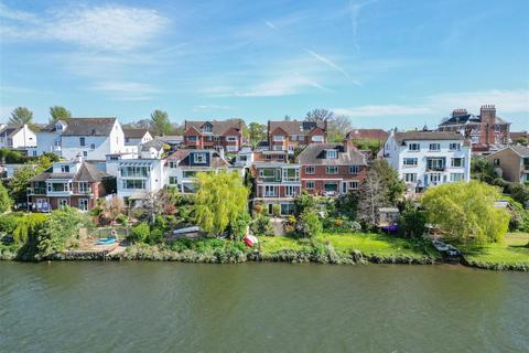 3 bed property, in Countess Wear Road, £650,000