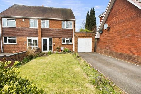 3 bed property, in Salters Road, £240,000