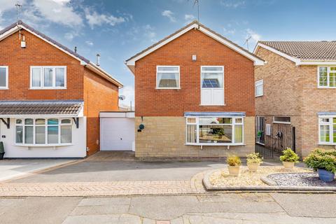 3 bed property, in Gladstone Grove, £325,000