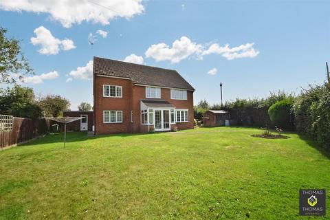 5 bed property, in Elmgrove Road West, £600,000