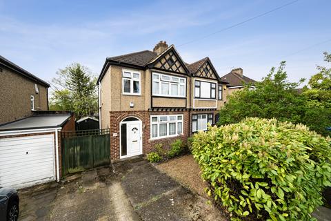 3 bed property, in Lyndhurst Avenue, £650,000