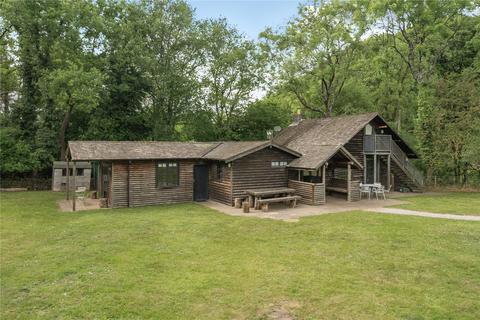 5 bed property, in Staunton, £475,000
