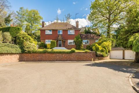 6 bed property, in Kingswood Close, £1,450,000