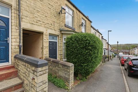 3 bed property, in Warner Road, £225,000