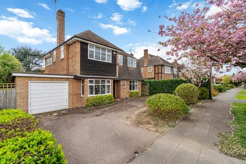 4 bed property, in Oadby, £650,000