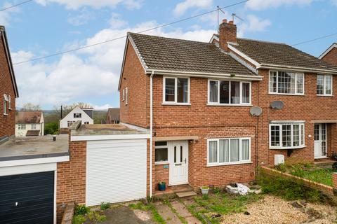 3 bed property, in Hollywood Drive, £210,000