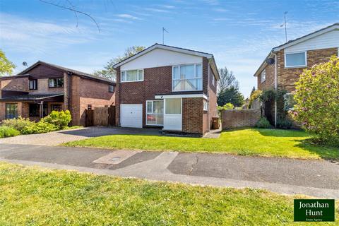 5 bed property, in Bridewell Close, £650,000