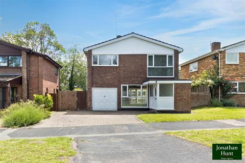 5 bed property, in Bridewell Close, £650,000