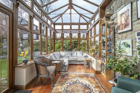 5 bed property, in Torlundy House, £740,000