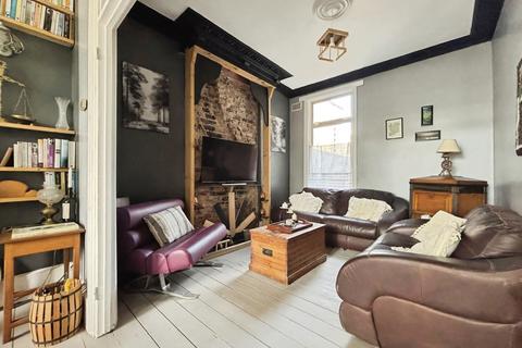 3 bed property, in Lucas Avenue, £625,000