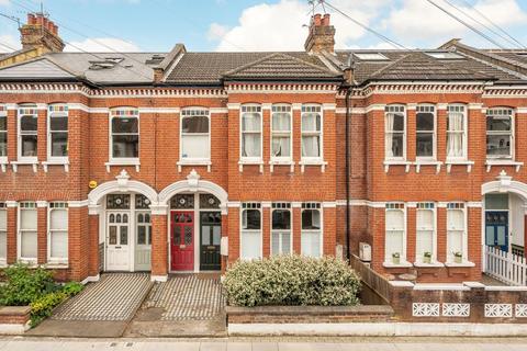 2 bed property, in Louisville Road, £650,000