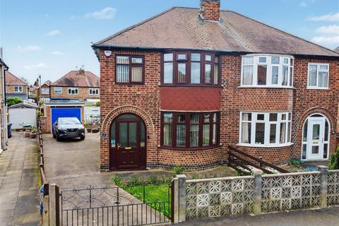 3 bed property, in Grosvenor Avenue, £230,000