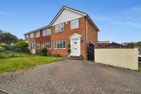 3 bed property, in Wigmore Road, £400,000