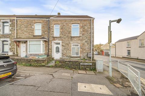 3 bed property, in Robert Street, £165,000