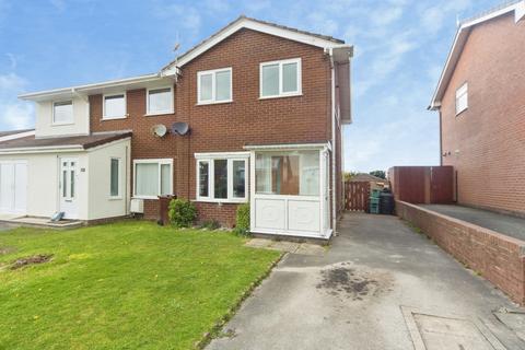3 bed property, in St. Andrews Road, £225,000