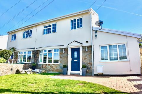 3 bed property, in Springfield Road, £269,500