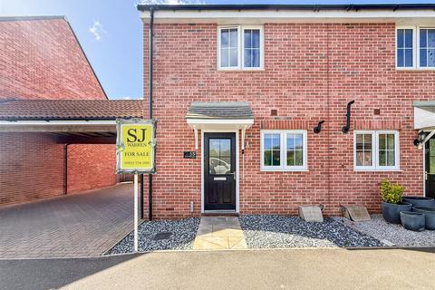 2 bed property, in Grangewood Park Avenue, £315,000
