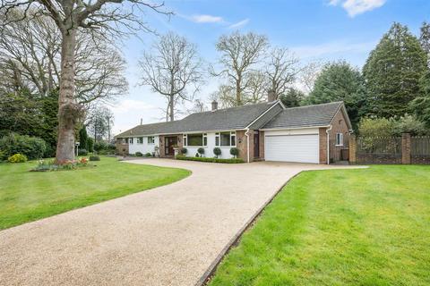 3 bed property, in Glen Close, £1,250,000