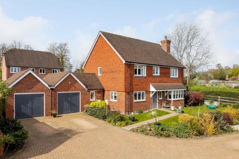 4 bed property, in Barnfield, £900,000