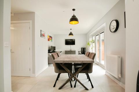 3 bed property, in Cementite Grove, £420,000