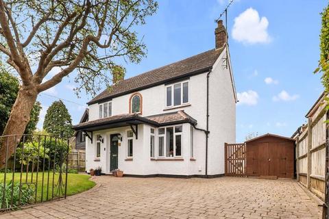 4 bed property, in Old Road, £830,000