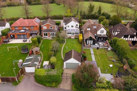 4 bed property, in Old Road, £830,000