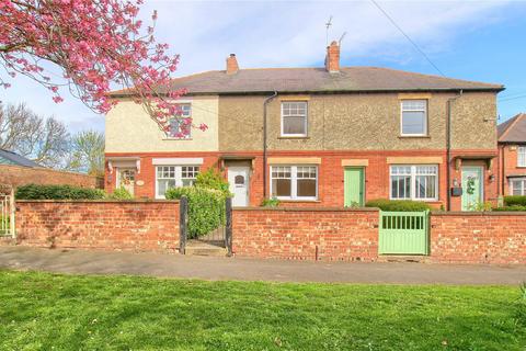 2 bed property, in Durham Road, £215,000