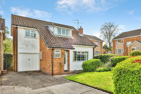 3 bed property, in Ascot Drive, £300,000