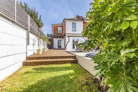3 bed property, in Fairmile Road, £400,000