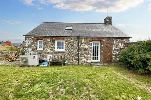 2 bed property, in St Davids, £225,000