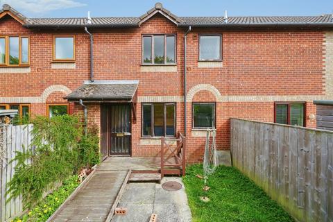 1 bed property, in Webb Close, £145,000