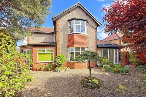 5 bed property, in Chelmsford Road, £775,000