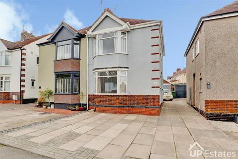3 bed property, in Glenfield Avenue, £240,000