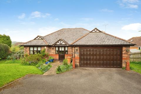 4 bed property, in George Hill, £695,000