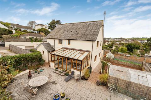 4 bed property, in Yon Street, £645,000